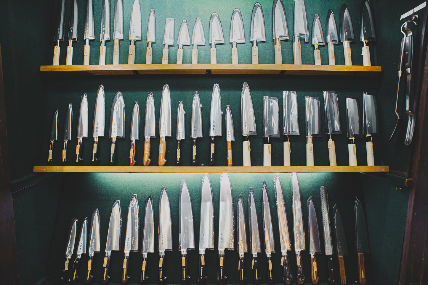 The performance and quality required of knives vary depending on culinary culture, and the expectations placed on Sugimoto knives.